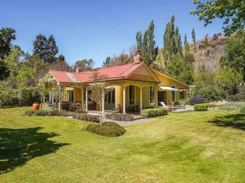 697 Leader Road East, Cheviot