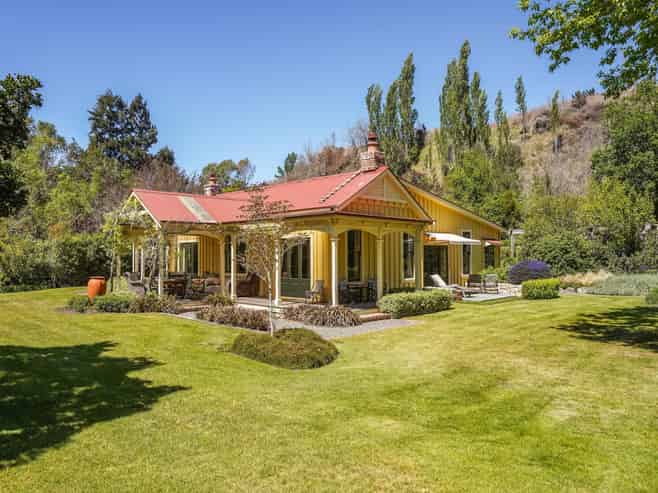 697 Leader Road East, Cheviot