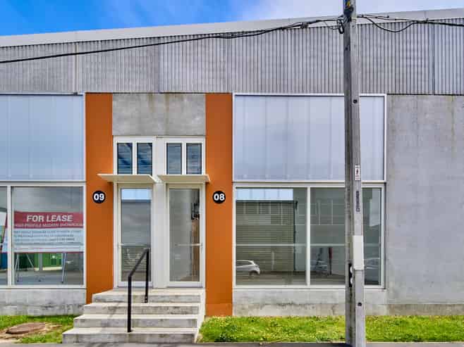 High-Profile Retail Unit In Petone