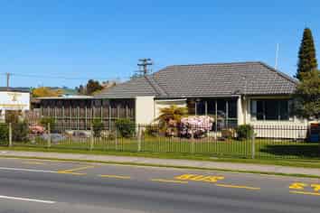 Prime, high-traffic location!