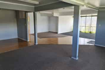 Prime, high-traffic location!