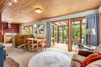 1 Valley Street, Island Bay