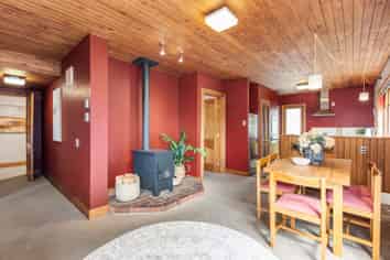 1 Valley Street, Island Bay