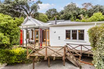 1 Valley Street, Island Bay