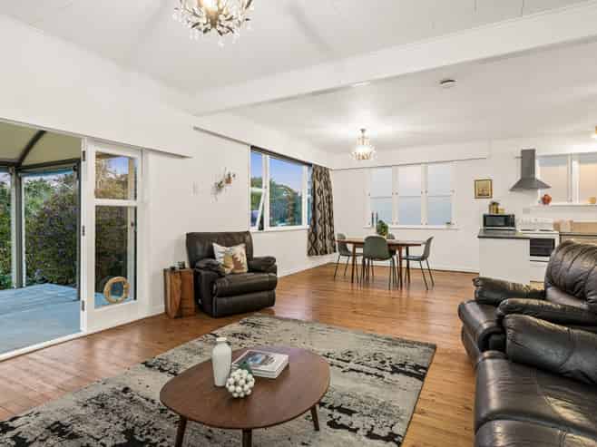 77 School Road, Wellsford