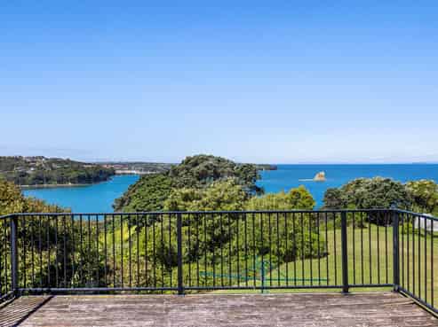 81 Tiri Road, Matakatia