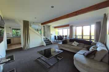 16 Maxwell place, Queenstown Hill