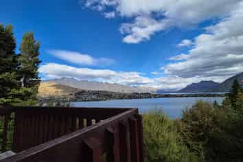 16 Maxwell place, Queenstown Hill