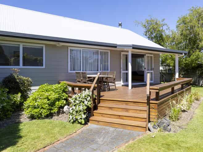 8 Haines Grove, Rainbow Point