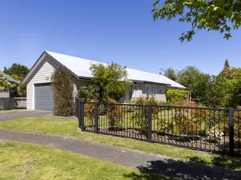 8 Haines Grove, Rainbow Point