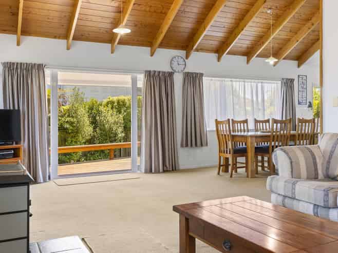 8 Haines Grove, Rainbow Point