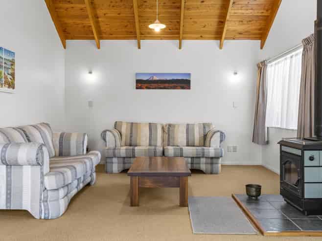 8 Haines Grove, Rainbow Point