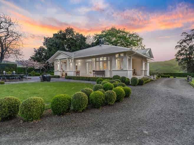 132 South Manakau Road , Manakau