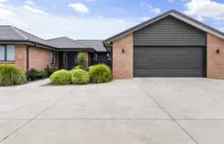 37 Mike Smith Drive, Cambridge