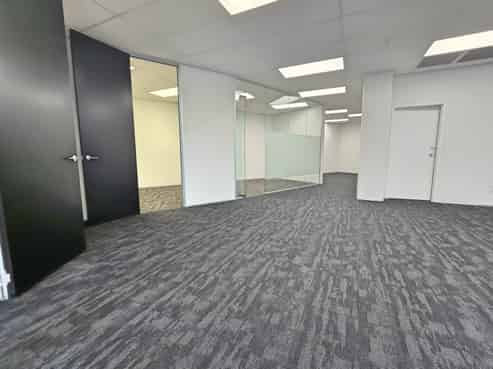 Morden 183sqm office with all you need