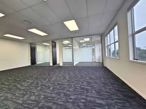 Morden 183sqm office with all you need