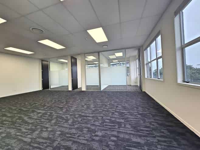 Morden 183sqm office with all you need