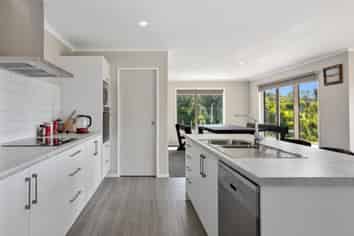 6B Coast View Road, Tirohanga