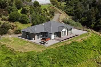 6B Coast View Road, Tirohanga