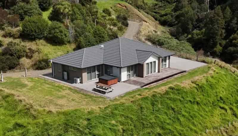 6B Coast View Road, Tirohanga