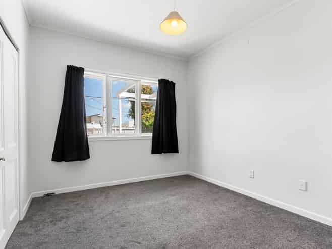 74 Oakdale Road, Hillsborough