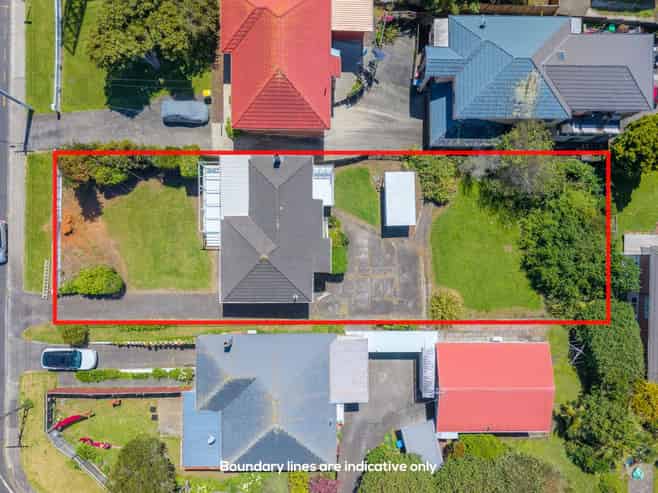 74 Oakdale Road, Hillsborough