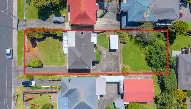 74 Oakdale Road, Hillsborough