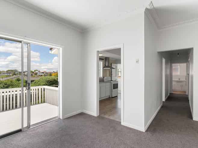 74 Oakdale Road, Hillsborough