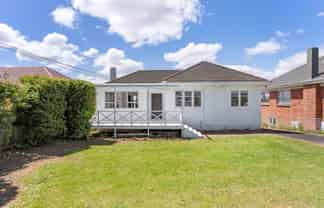 74 Oakdale Road, Hillsborough