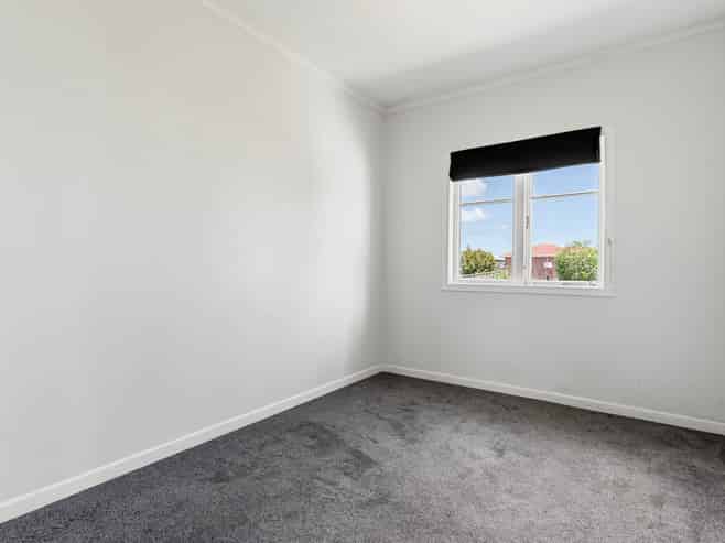 74 Oakdale Road, Hillsborough