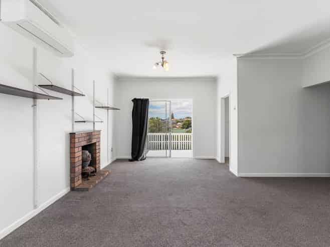 74 Oakdale Road, Hillsborough