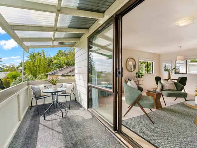 25A Downing Street, Glenfield