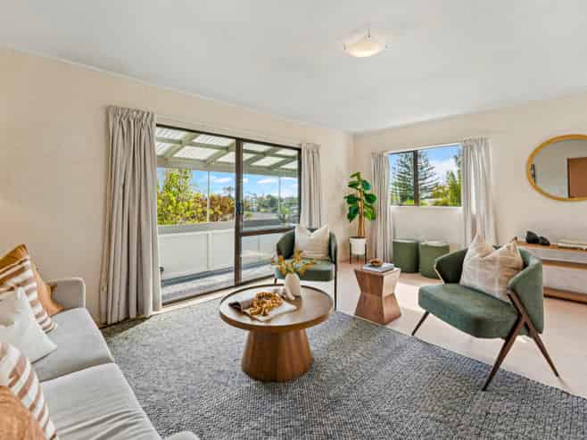 25A Downing Street, Glenfield