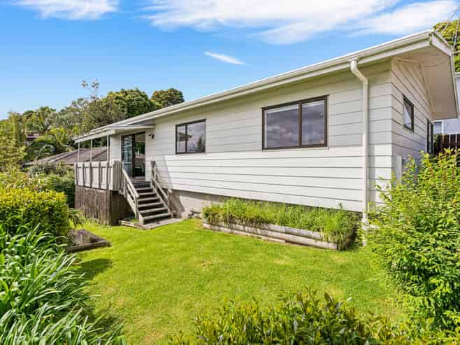 25A Downing Street, Glenfield