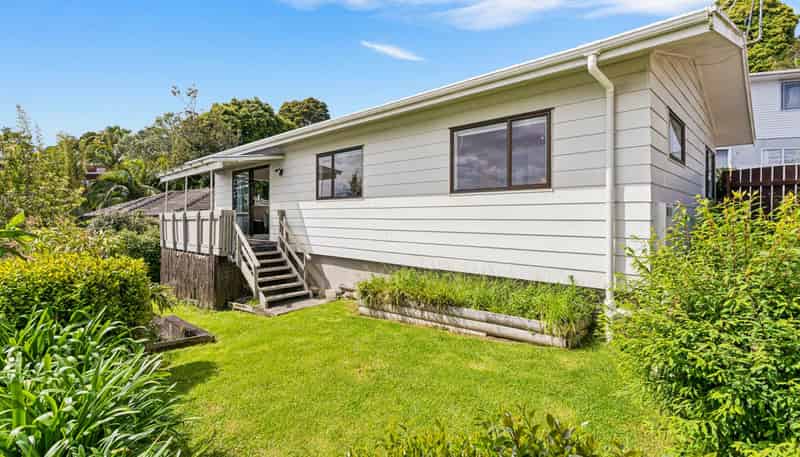 25A Downing Street, Glenfield