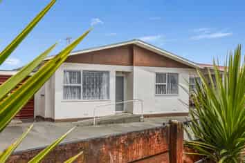 2/104 Alma Road, Gonville