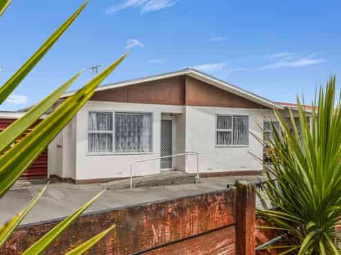 2/104 Alma Road, Gonville