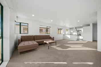 2/37 Monarch Avenue, Hillcrest