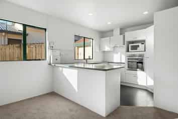 2/37 Monarch Avenue, Hillcrest