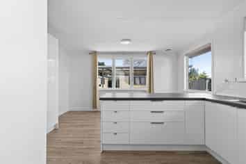 5 Magee Place, Chartwell