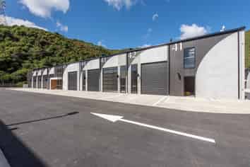 Warehouse Unit in Prime Gracefield Location
