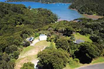 14 Harpoon Hill, Great Barrier Island