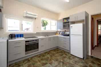 53 Thackeray Place, Waltham