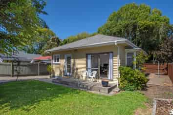 53 Thackeray Place, Waltham