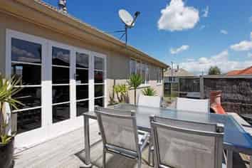 2 Willis Street, Bader