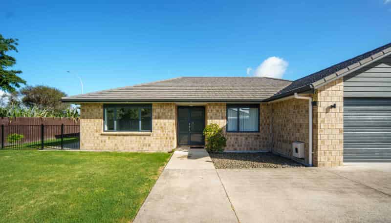 35 Whitney Place, Rototuna North