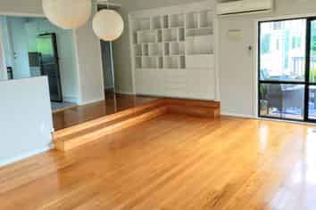 10 Viking Avenue, Hillsborough