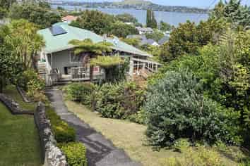 10 Viking Avenue, Hillsborough