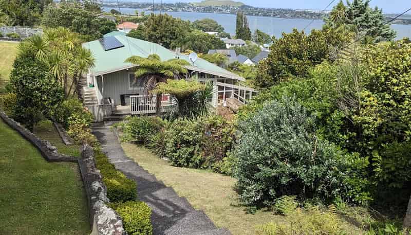 10 Viking Avenue, Hillsborough