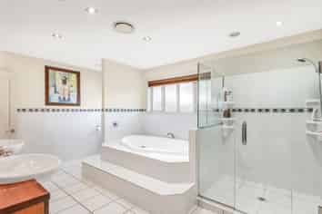 18 Lochmore Street, BISHOPDALE